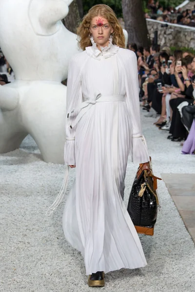 Look 7